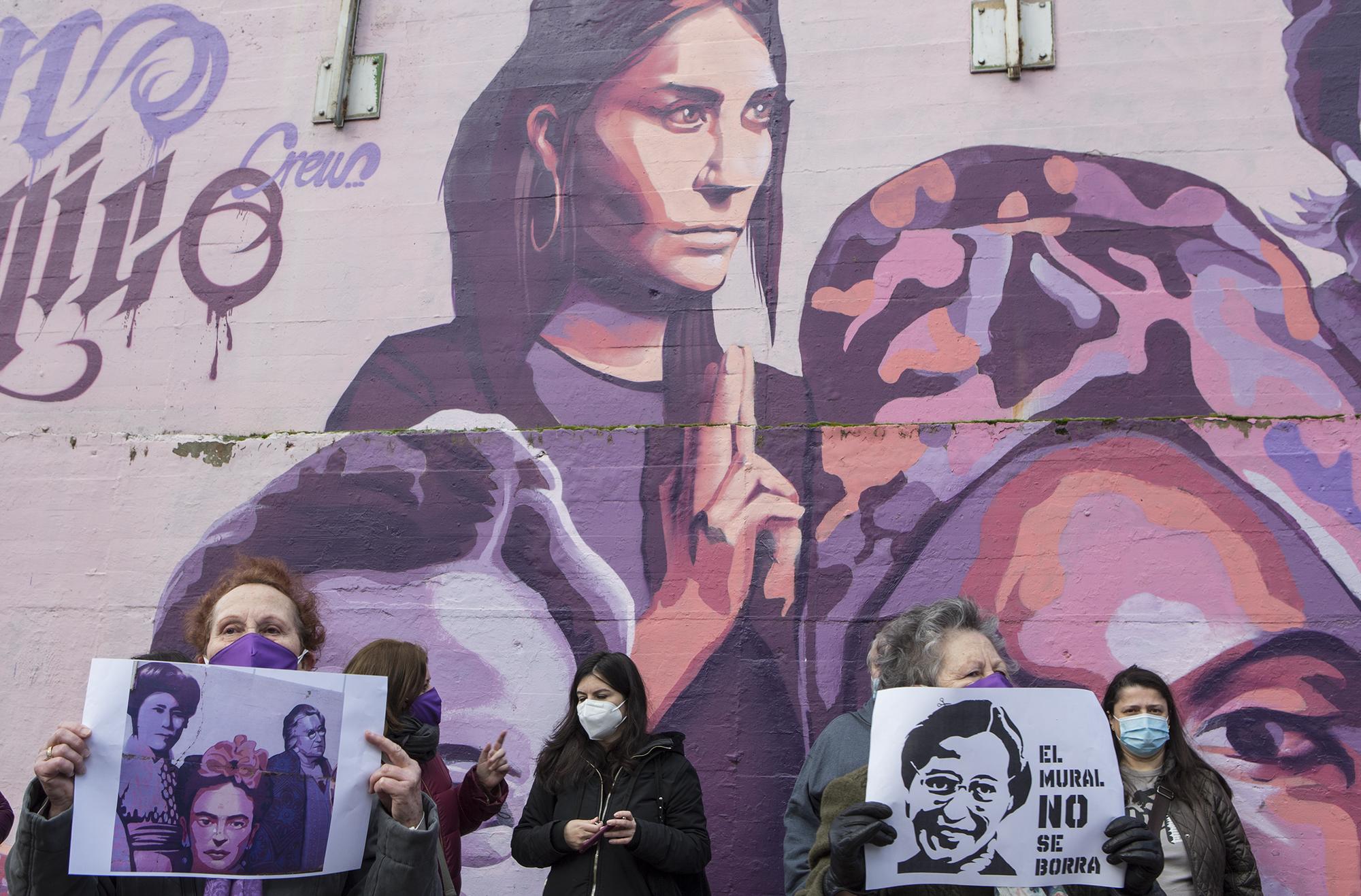 Concentración frente al mural feminista de La Concepción en protesta por su eliminación a propuesta de Vox. - 2